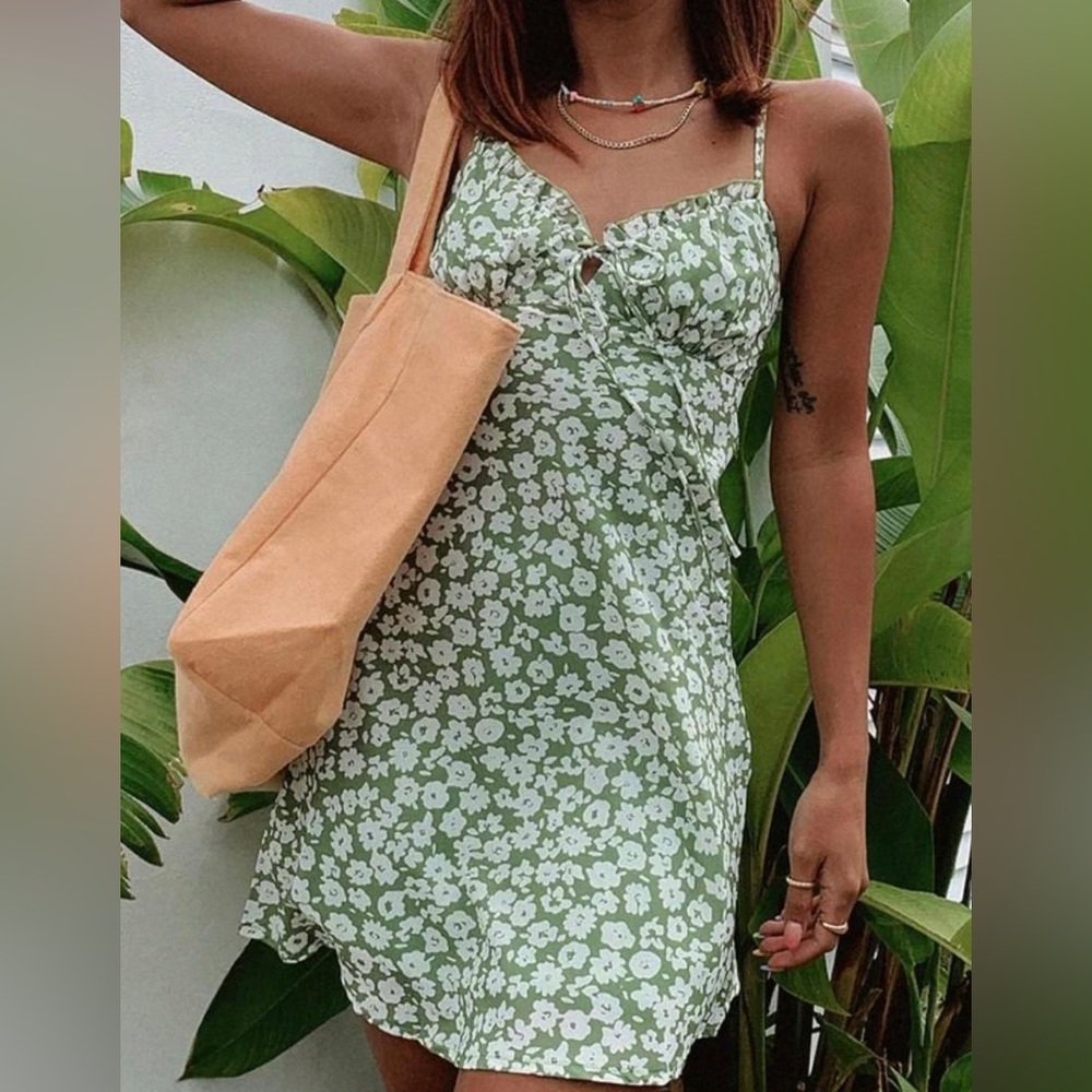 Women’s Green and White Dress